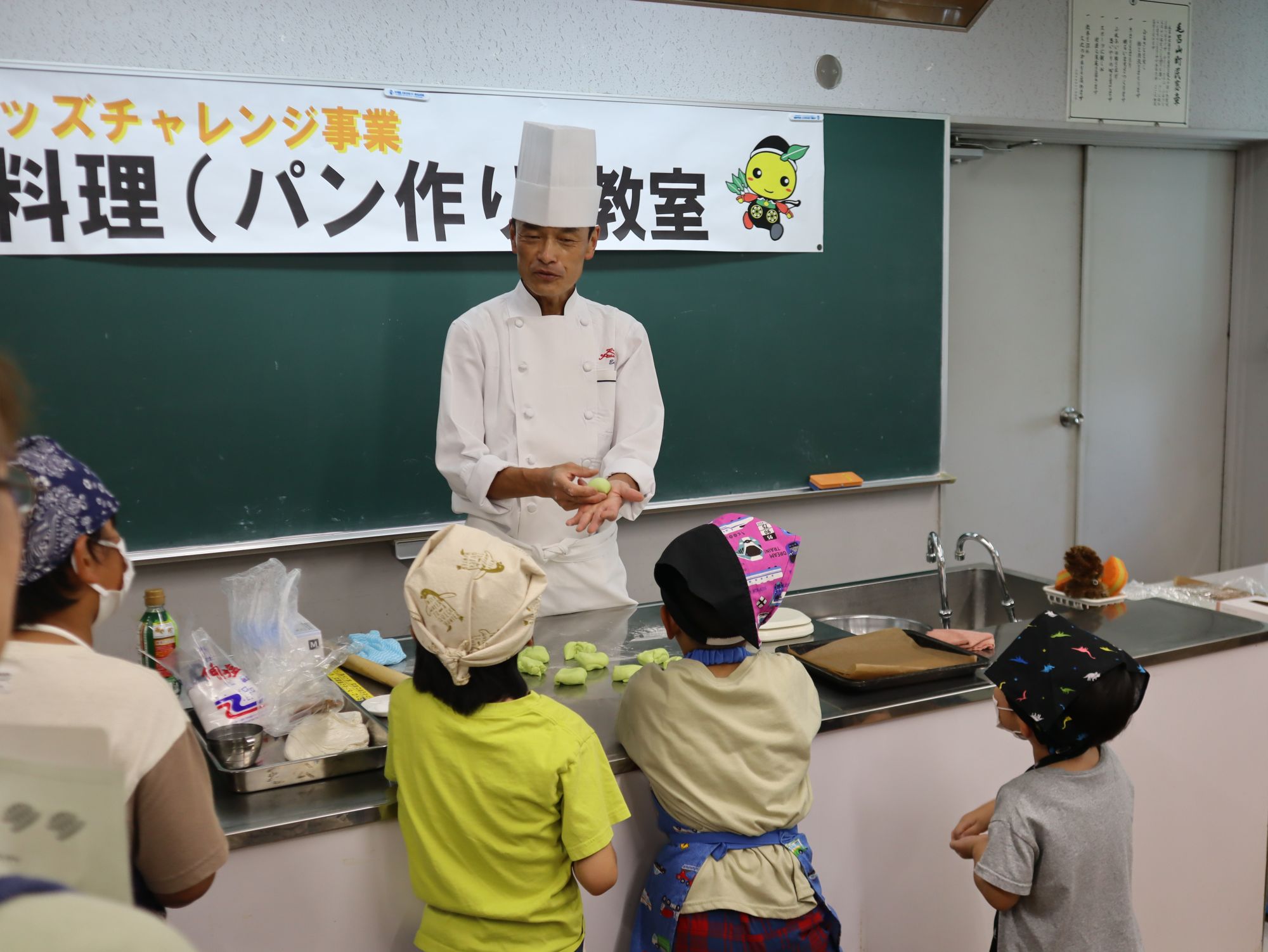 毛呂山町にて親子を対象としたパン作り教室を開催