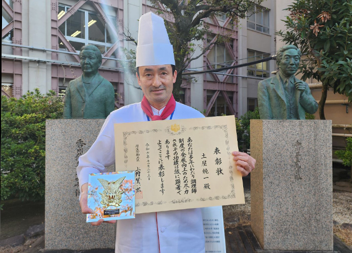 専門学校　土屋純一先生が厚生労働大臣による「調理師制度功労者に対する厚生労働大臣表彰」を受彰