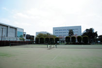 キャンパス内テニスコート