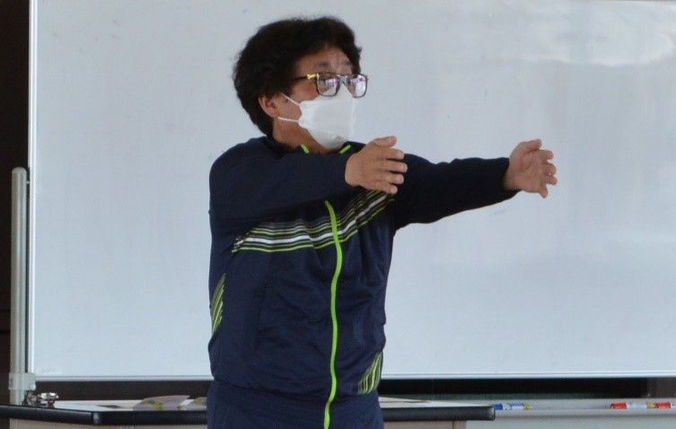 首・肩のリラクゼーションストレッチング