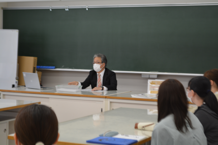 新入生を対象に香川明夫学長が特別授業を実施