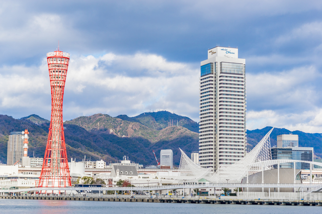 神戸ポートタワーと街並み