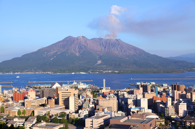 鹿児島市から見た桜島