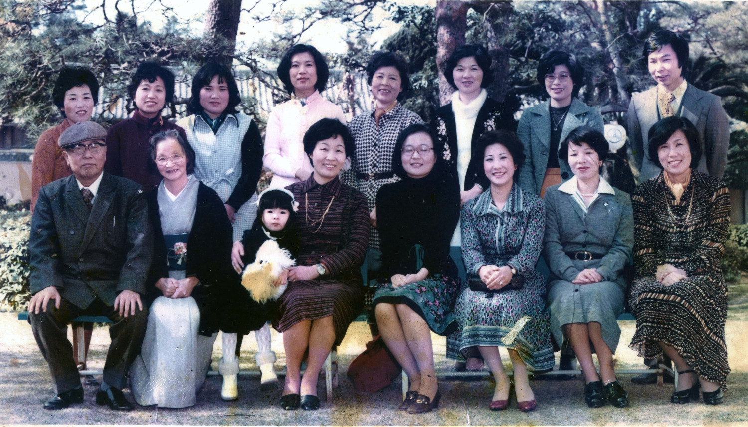 高知支部発足の始まりとなった、香川芳子先生ご来高時の写真です。中央が芳子先生です
