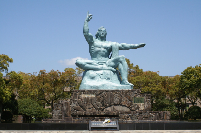 平和祈念像（長崎市）