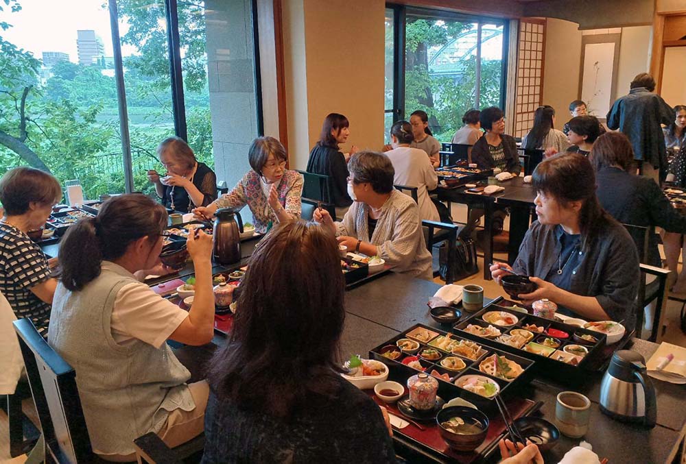 食事風景画像