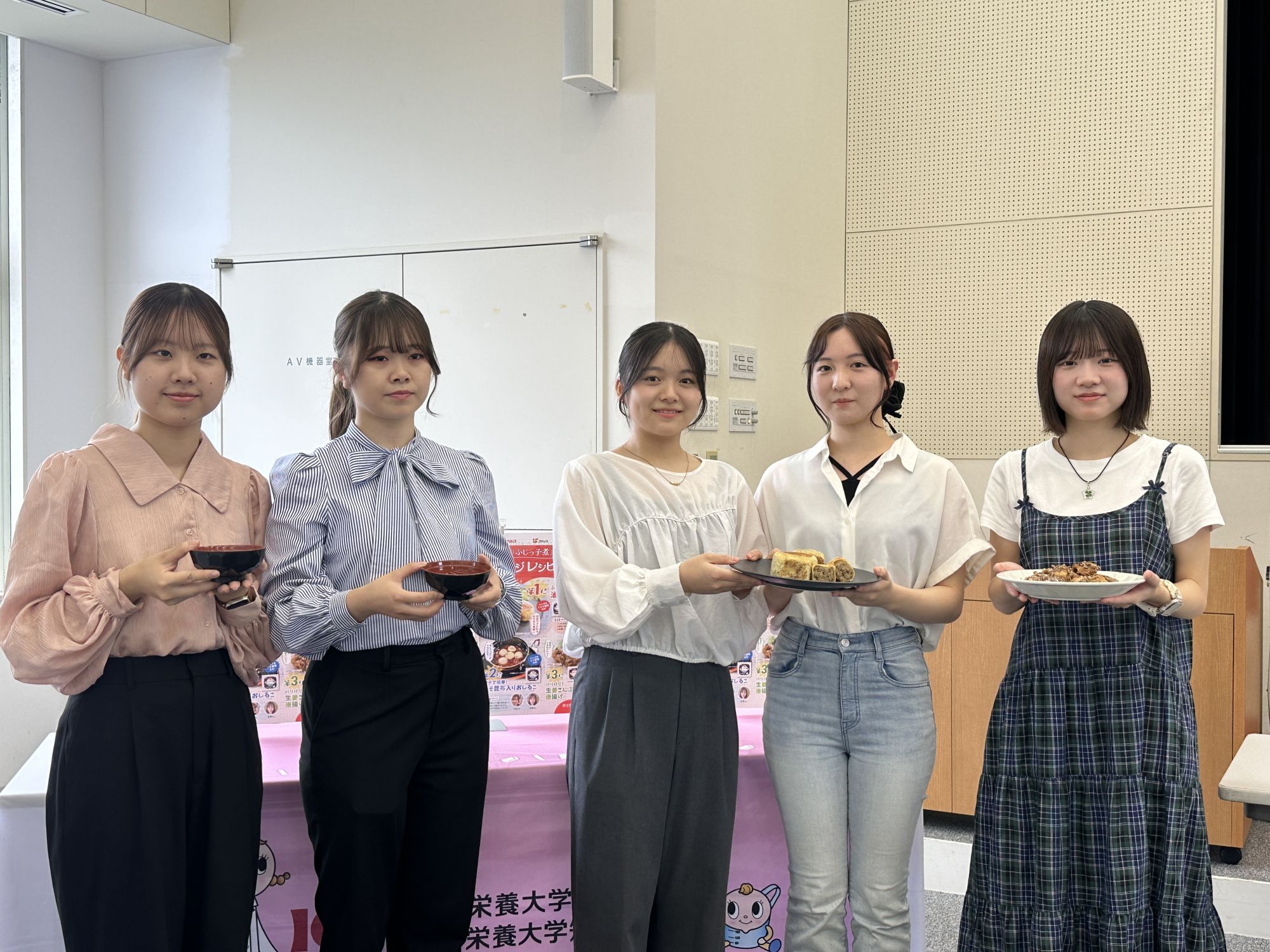 受賞した学生達と試作したレシピ