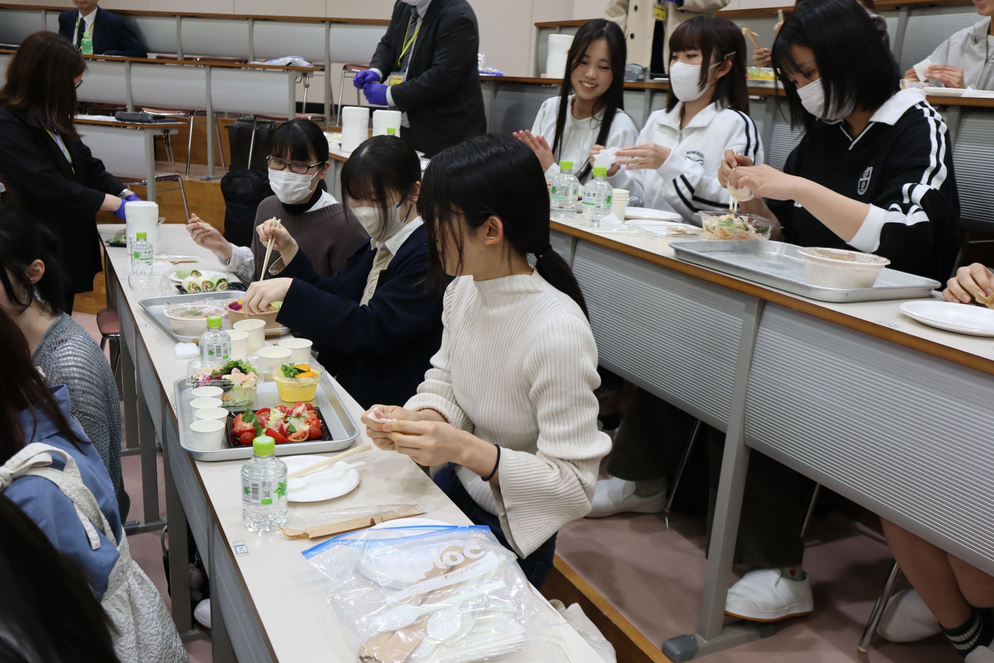 既存の商品を試食