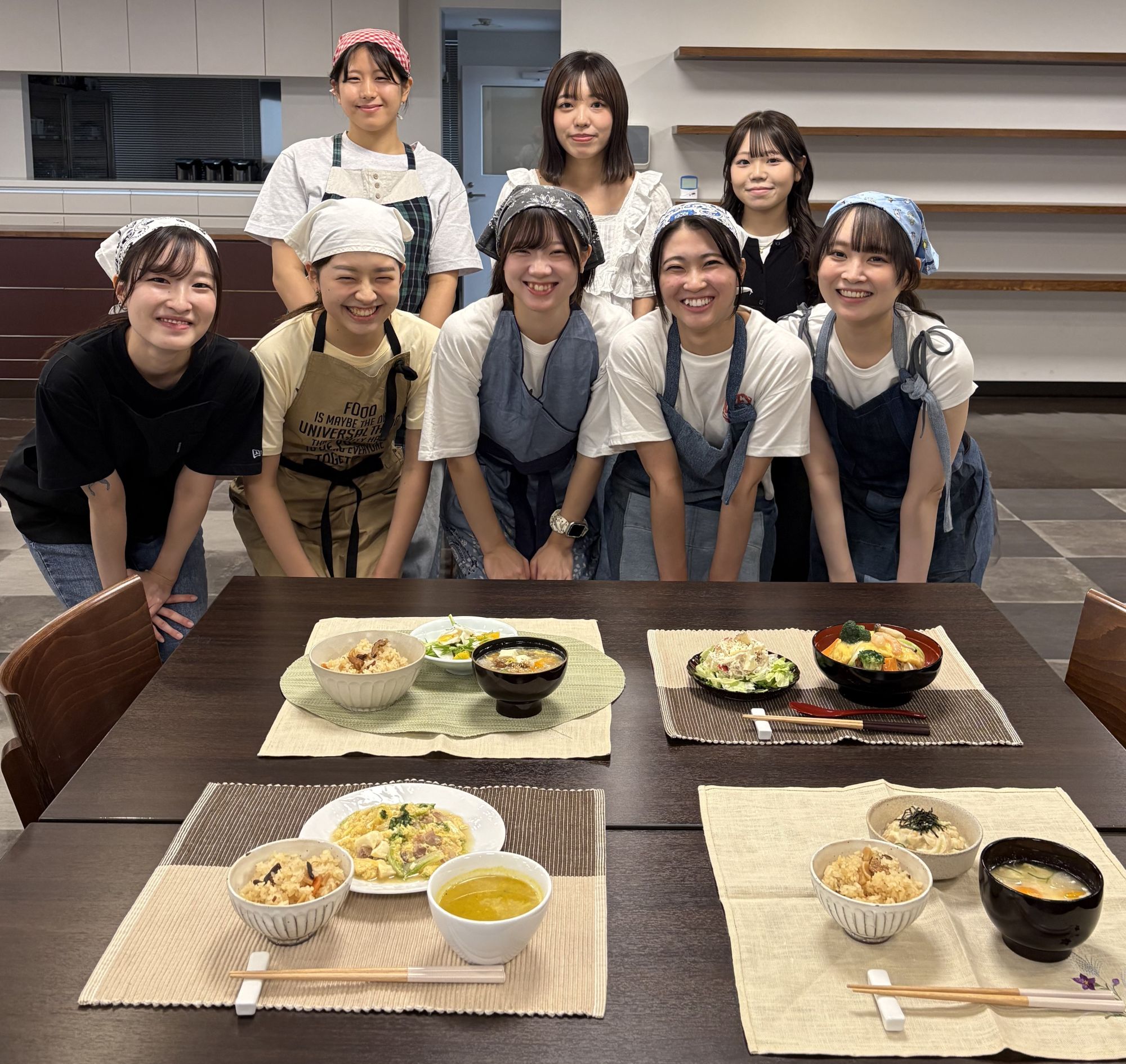 献立を考案した学生達