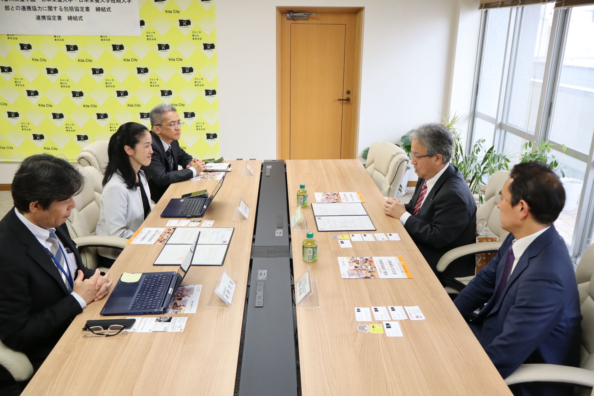 「食育の推進」の更なる発展に向け説明する香川学長