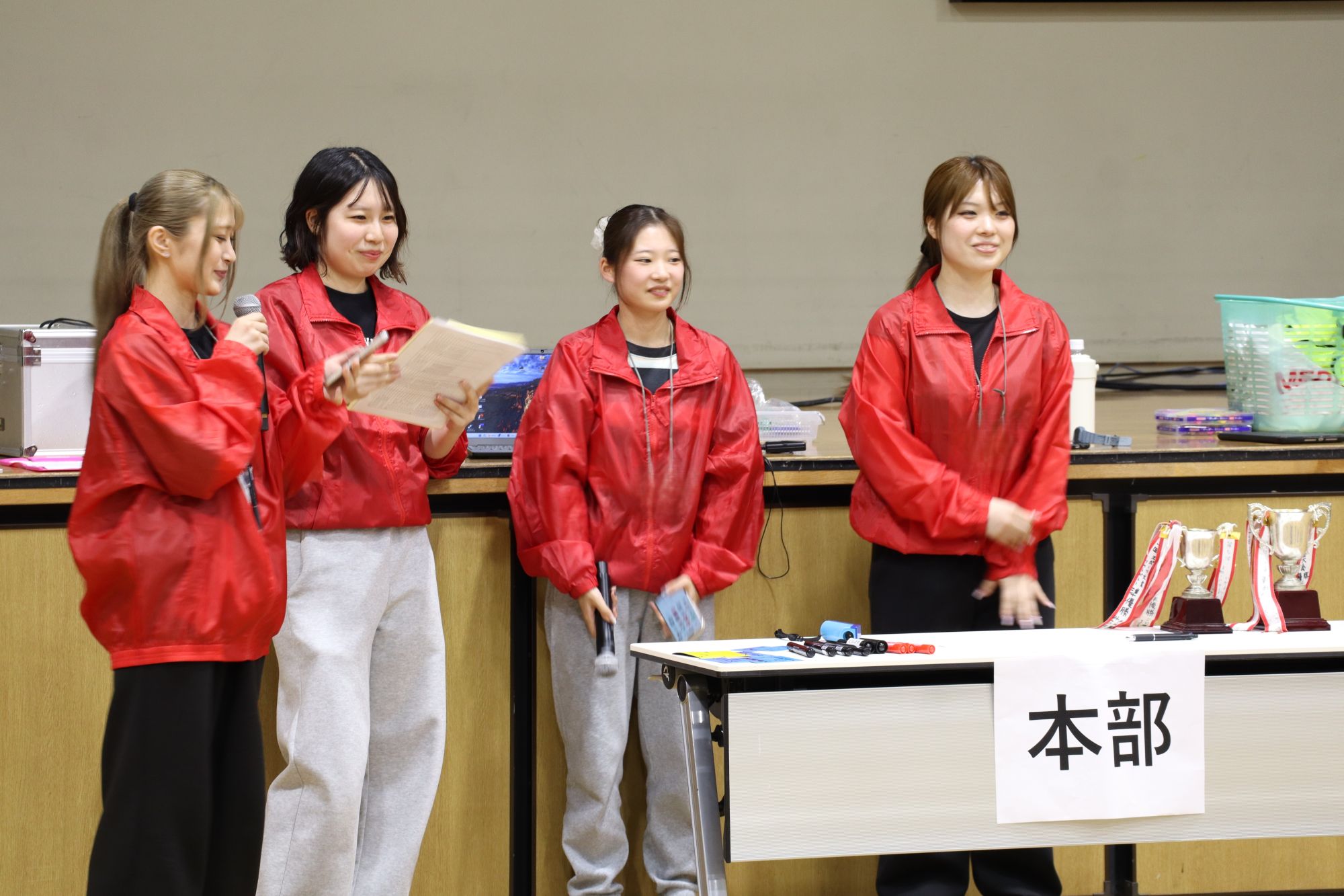 大会運営をしている様子