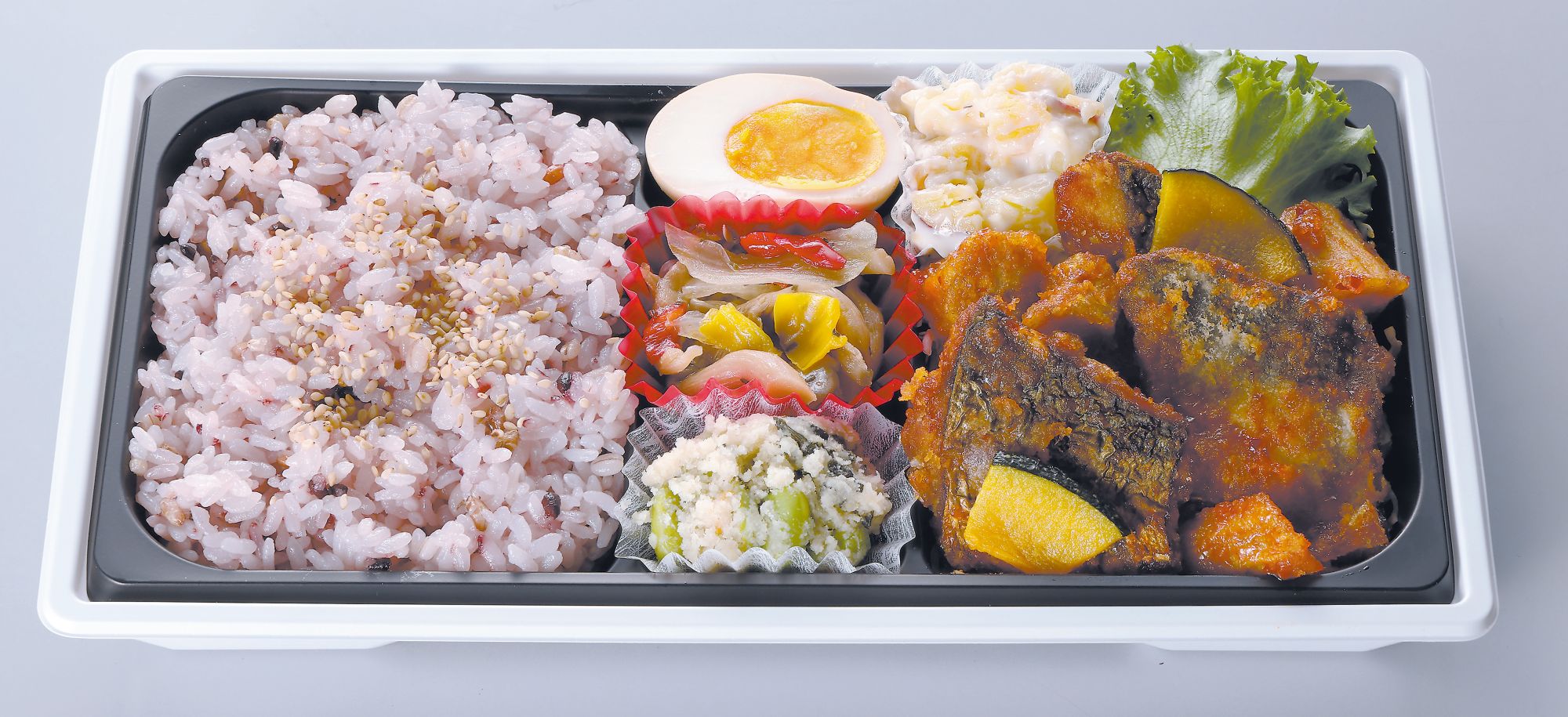 食文化栄養学科の学生が開発したおいしさと健康に配慮したお弁当がコープデリグループの店舗にて10/19(月)より発売