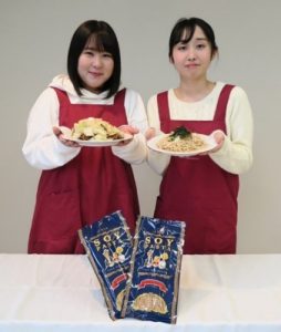 ▲レシピを考案した斉藤さん(左)と藤山さん(右)