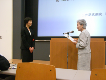 左:小松悦子氏 右:香川芳子学長