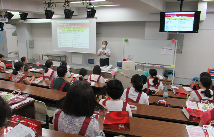 短期大学部「高等学校教諭対象 調理実習及び栄養学教育セミナー」開催