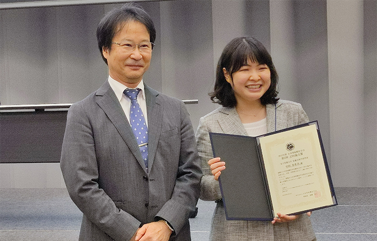 本学 栄養生理学研究室の中村有希乃さんが「第2回JJOS論文賞」を受賞